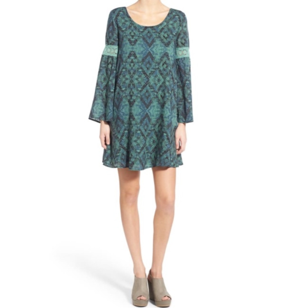 SUN & SHADOW Print Bell Sleeve Shift Dress